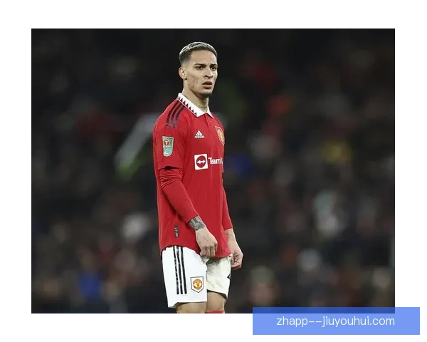 安东尼在曼联表现未达预期转会费引发质疑
